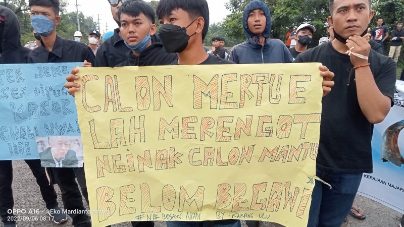 Masyarakat Desa Lingga Gelar Aksi Damai di Banko Barat