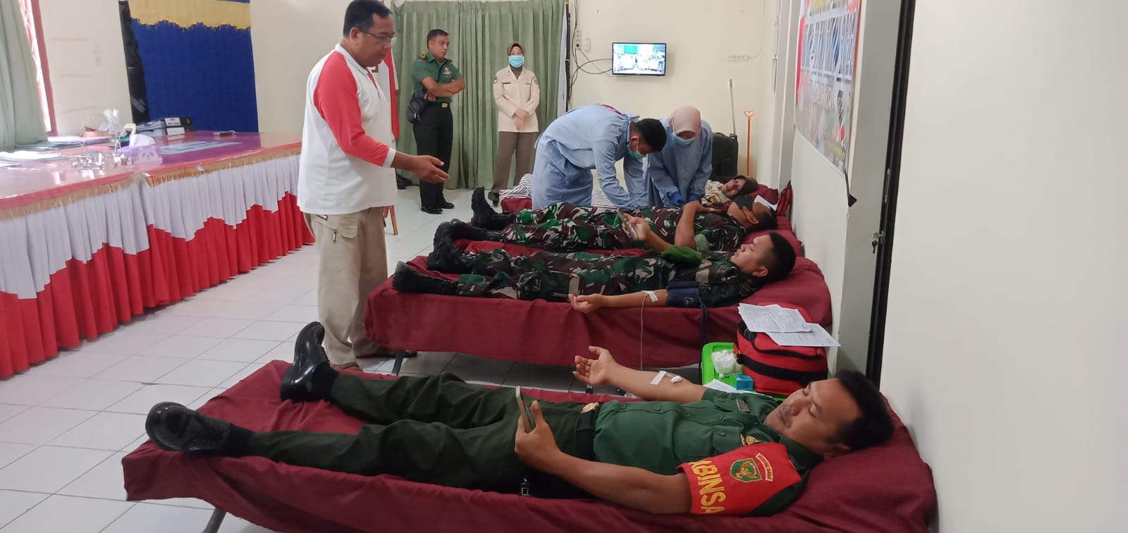Sambut HUT ke-77 TNI, Babinsa Gunung Megang Donorkan Darah untuk Rakyat Sambut HUT ke-77 TNI, Babinsa Gunung Megang Donorkan Darah untuk Rakyat