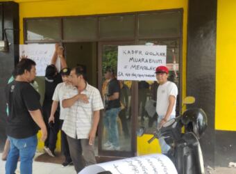 kantor Golkar Muara Enim disegel