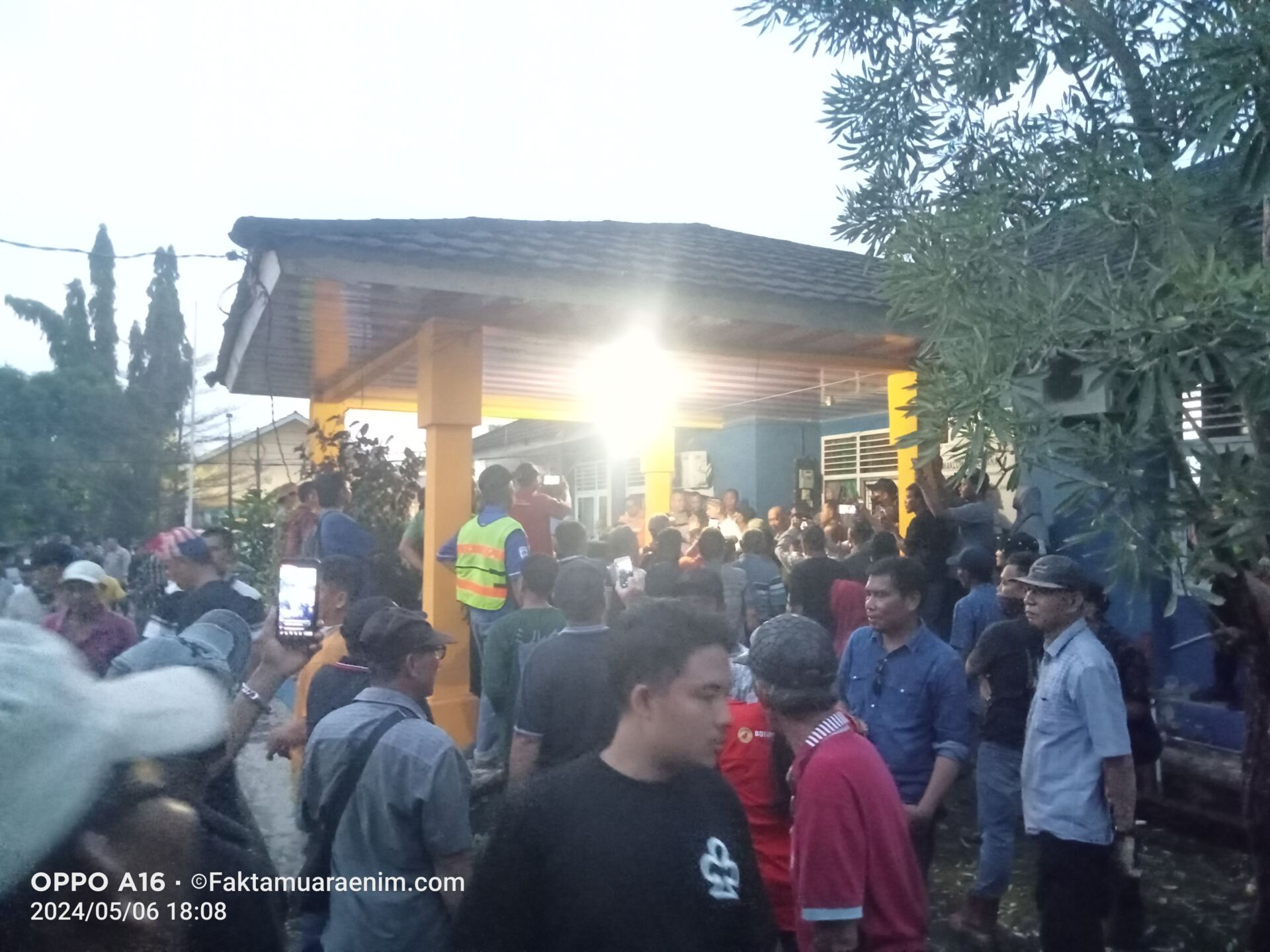 Camat Lawang Kidul Fasilitasi Mediasi konflik lahan antara Tim 9 VS PT BSP dan PT BA Camat Lawang Kidul Fasilitasi Mediasi konflik lahan antara Tim 9 VS PT BSP dan PT BA